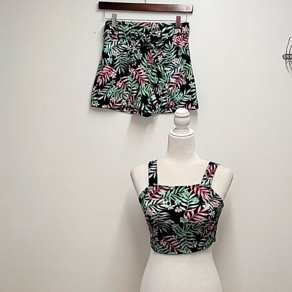 No Boundries Two Piece Set Size XS Shorts with Crop Top Floral Print Summer Fun - Picture 1 of 12
